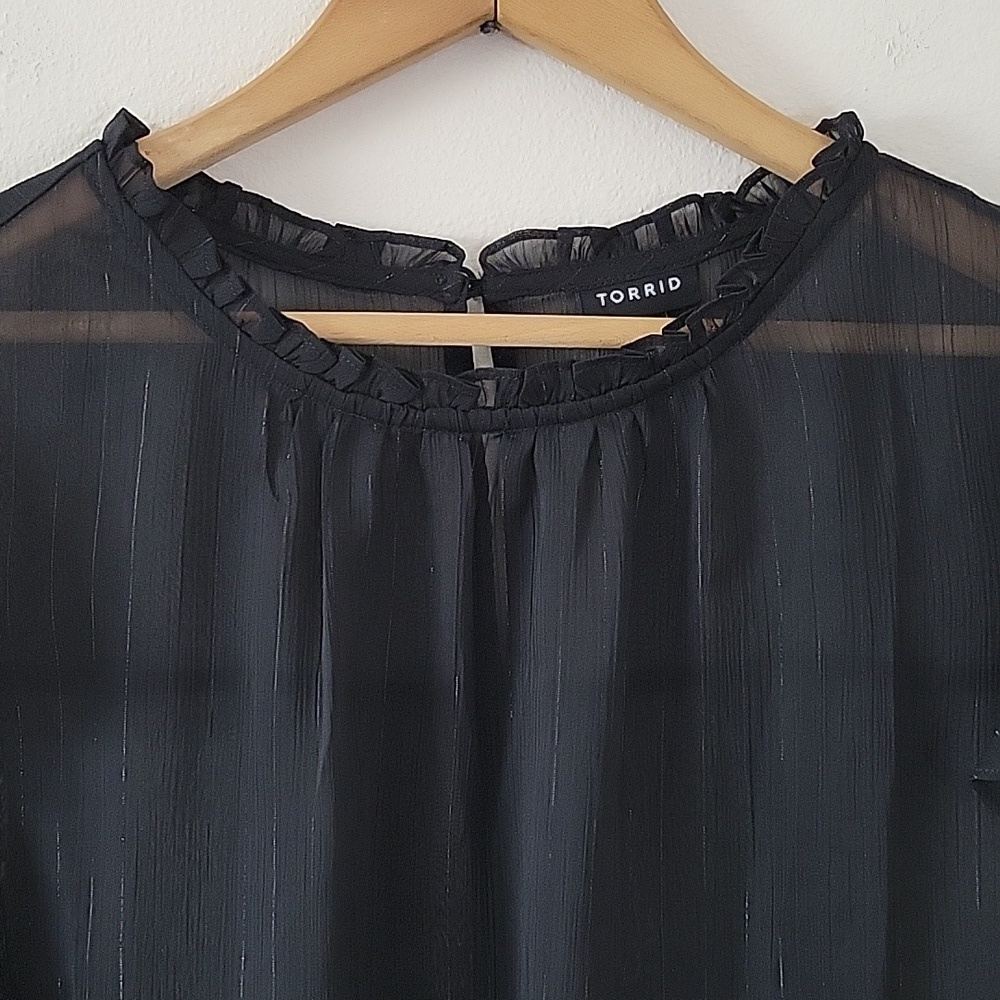 Torrid Black Sheer Short Sleeve Ruffle Neck Blouse Size 2X - Picture 2 of 8